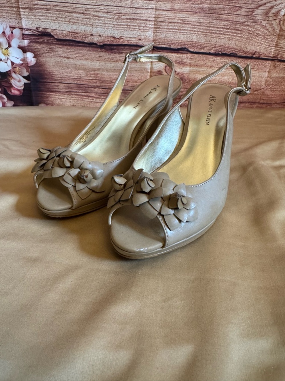 Anne Klein Slingback Heels Taupe Floral Peep Toe Pumps Size 9M Classic Neutral